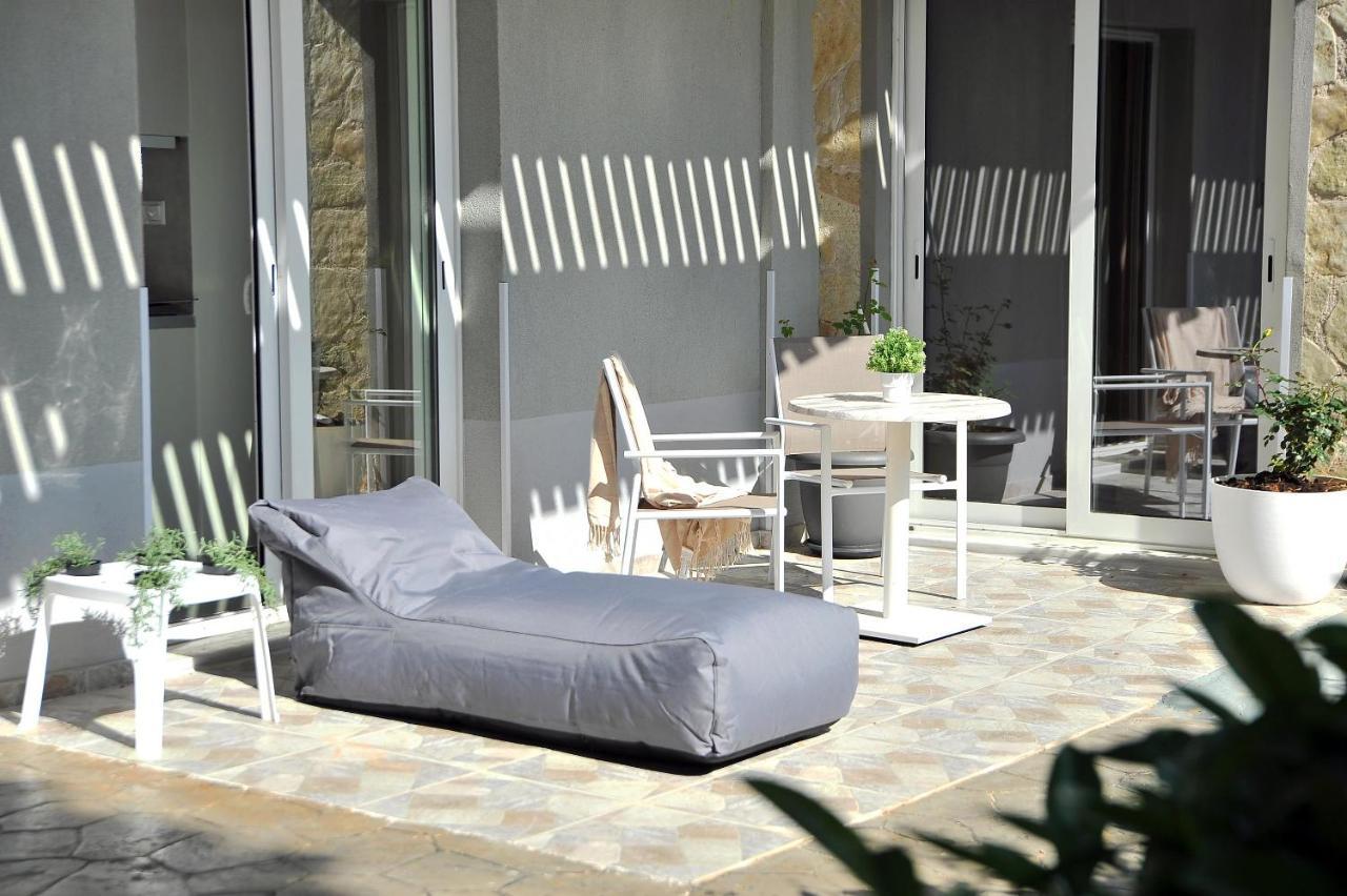 Alekos Luxury Suites Free 24H Transportation From - To Airport Артеміда Екстер'єр фото
