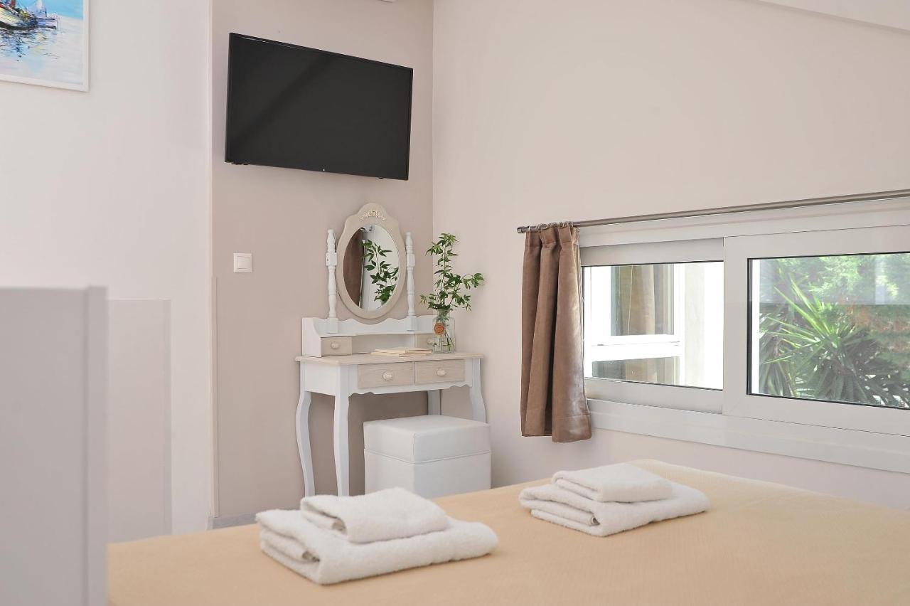 Alekos Luxury Suites Free 24H Transportation From - To Airport Артеміда Екстер'єр фото
