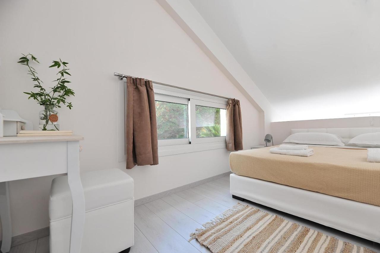 Alekos Luxury Suites Free 24H Transportation From - To Airport Артеміда Екстер'єр фото