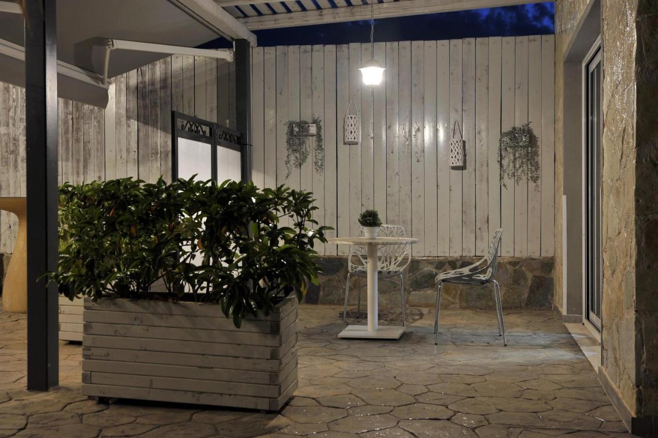 Alekos Luxury Suites Free 24H Transportation From - To Airport Артеміда Екстер'єр фото