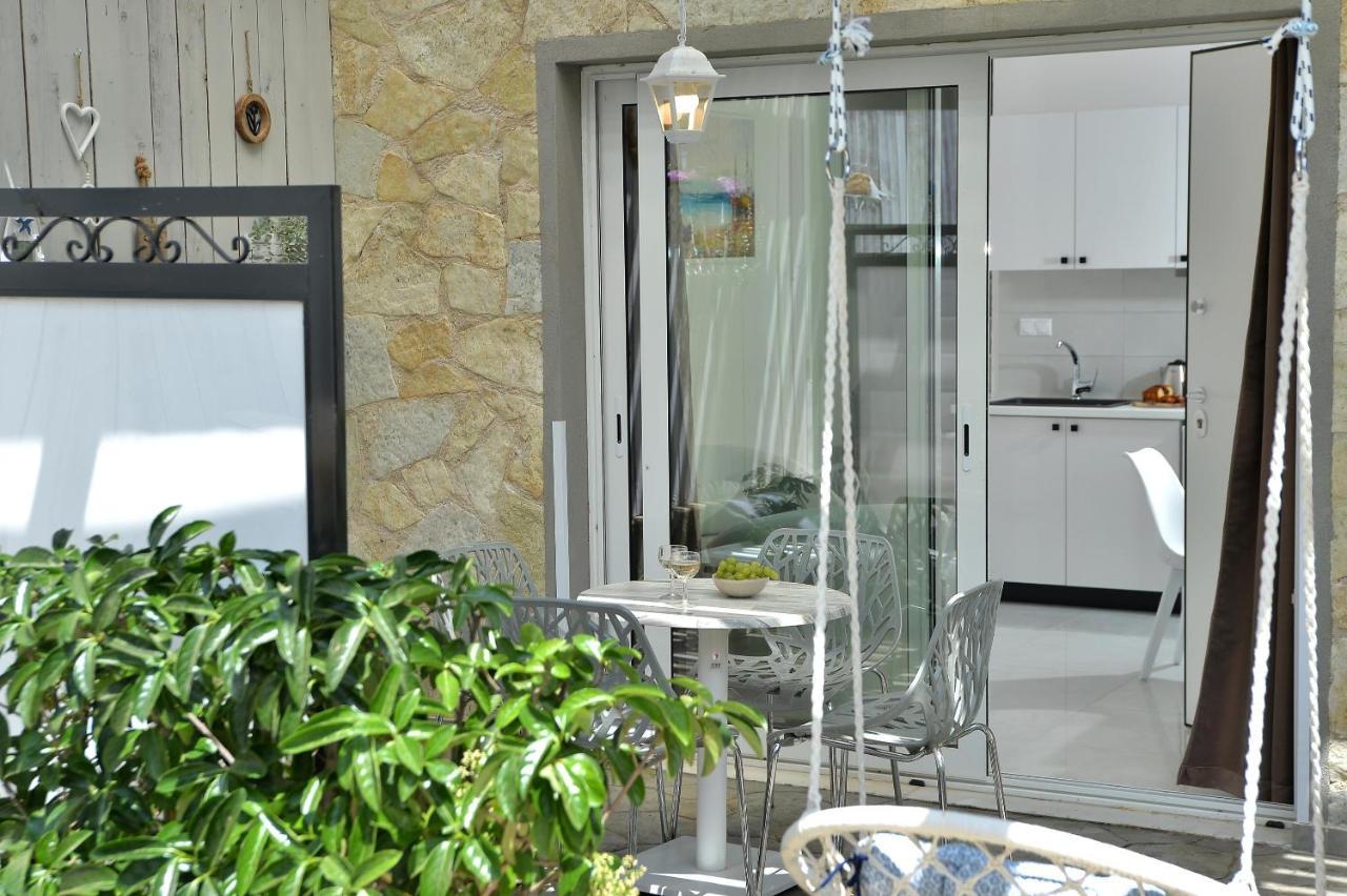 Alekos Luxury Suites Free 24H Transportation From - To Airport Артеміда Екстер'єр фото