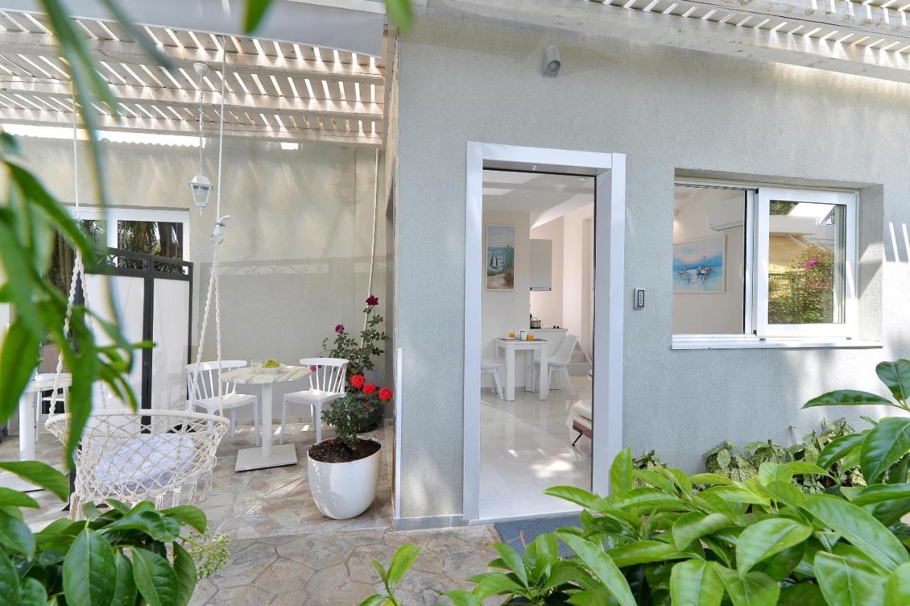 Alekos Luxury Suites Free 24H Transportation From - To Airport Артеміда Екстер'єр фото