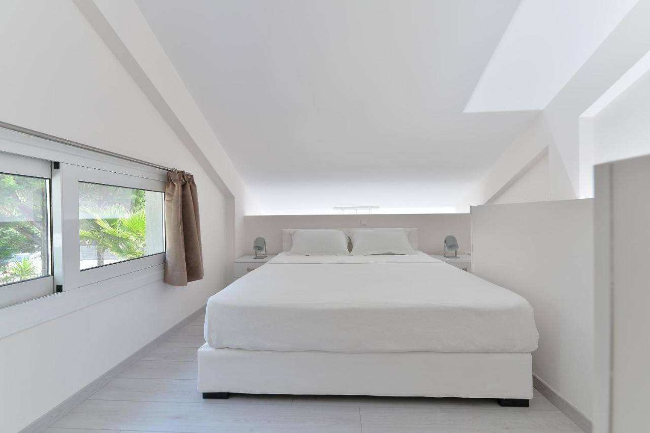 Alekos Luxury Suites Free 24H Transportation From - To Airport Артеміда Екстер'єр фото