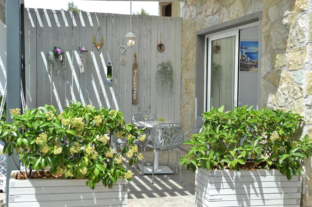 Alekos Luxury Suites Free 24H Transportation From - To Airport Артеміда Екстер'єр фото