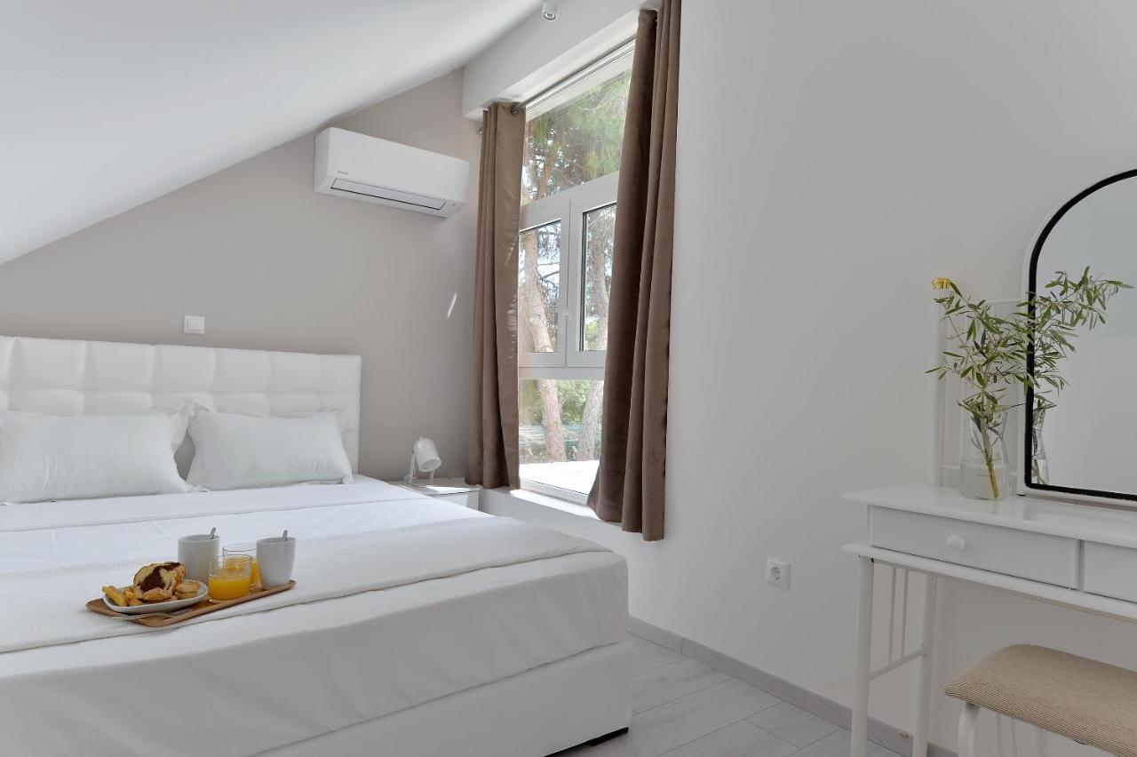 Alekos Luxury Suites Free 24H Transportation From - To Airport Артеміда Екстер'єр фото