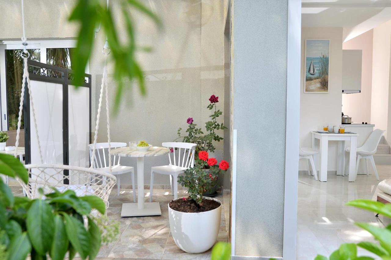 Alekos Luxury Suites Free 24H Transportation From - To Airport Артеміда Екстер'єр фото